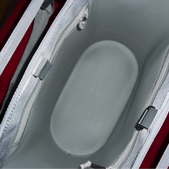 AUTHENTIC - Picture 2 of 3